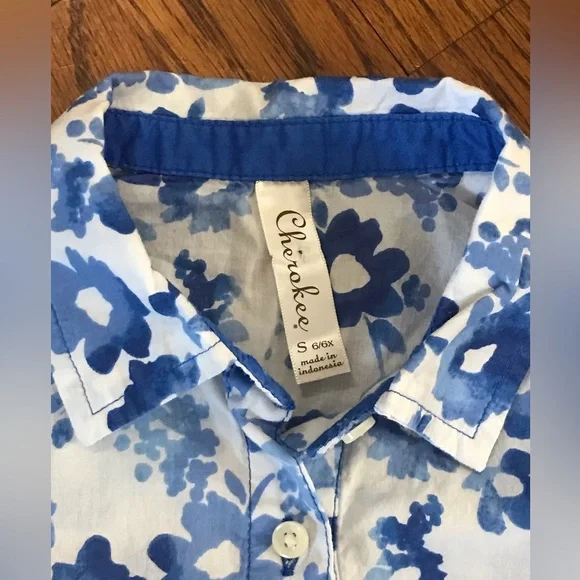 Cherokee Blue Flower Floral Print Blouse
Size Small 6 / 7
Hawaiian Button Down - Picture 6 of 12